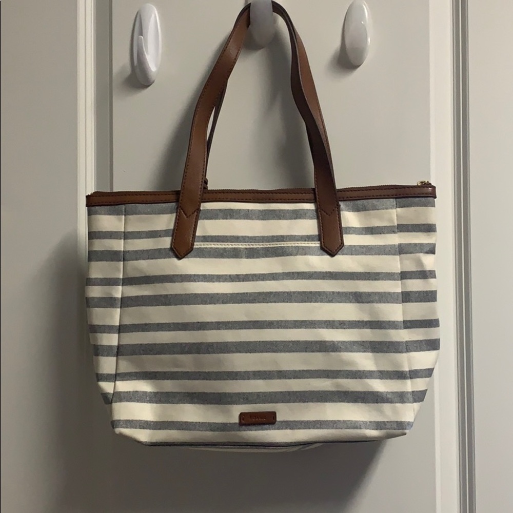 Fossil purse